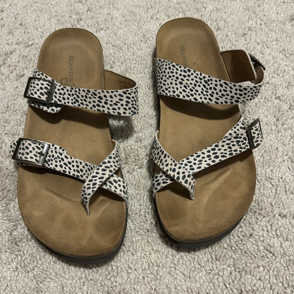Mountain sole sandals cream with black dots size 10